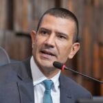 Douglas Ruas reage a ataques virtuais e reforça compromisso com campanha limpa no Rio de Janeiro