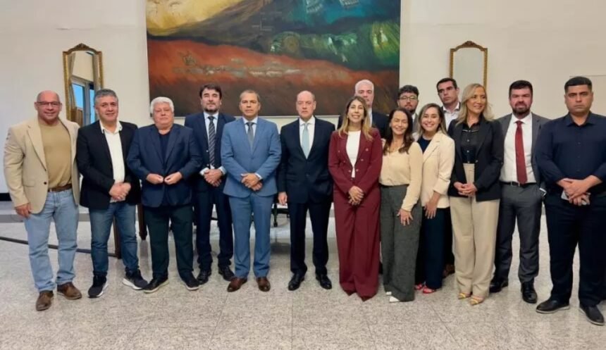 Prefeitos se reúnem com governo interino em defesa dos royalties