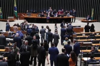 Maus perdedores: Câmara aprova prisão e multa para quem sabotar transição de governo