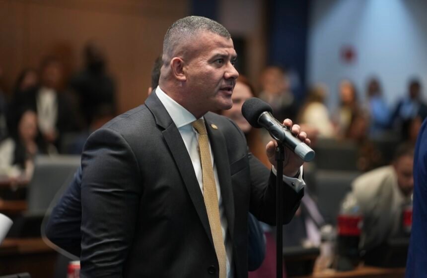 Inclusão sem interrupção: projeto na Alerj quer garantir o mesmo profissional de apoio para alunos especiais