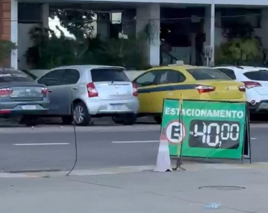 Desordem e bagunça: posto desativado no Leme vira estacionamento improvisado e prefeitura fecha os olhos