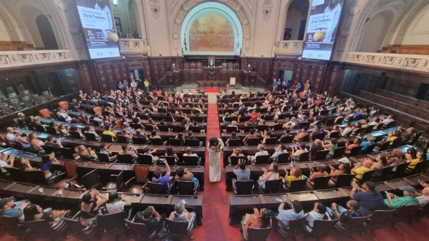 Sucesso de público: Palácio Tiradentes recebe multidão no feriado de Tiradentes