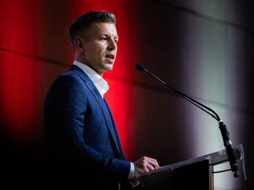 Nova direita vence a velha