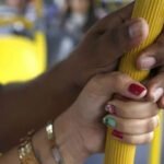 Motoristas viram protetores: Rio lança lei pioneira contra abusos a mulheres no transporte