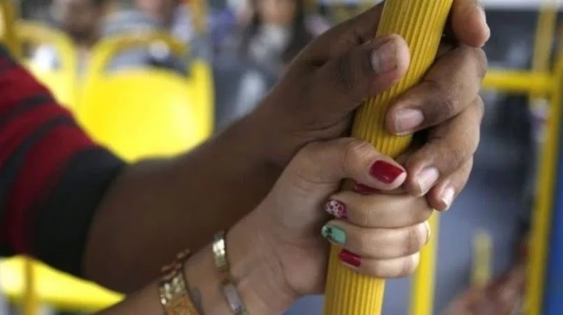 Motoristas viram protetores: Rio lança lei pioneira contra abusos a mulheres no transporte