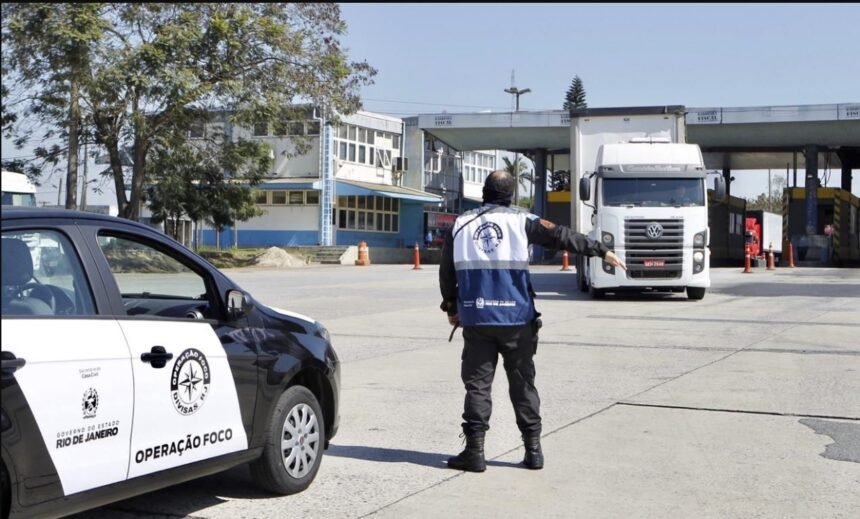 GUERRA À SONEGAÇÃO: Rio fecha o cerco nas estradas e parte pra cima do mercado ilegal de combustíveis e cigarros