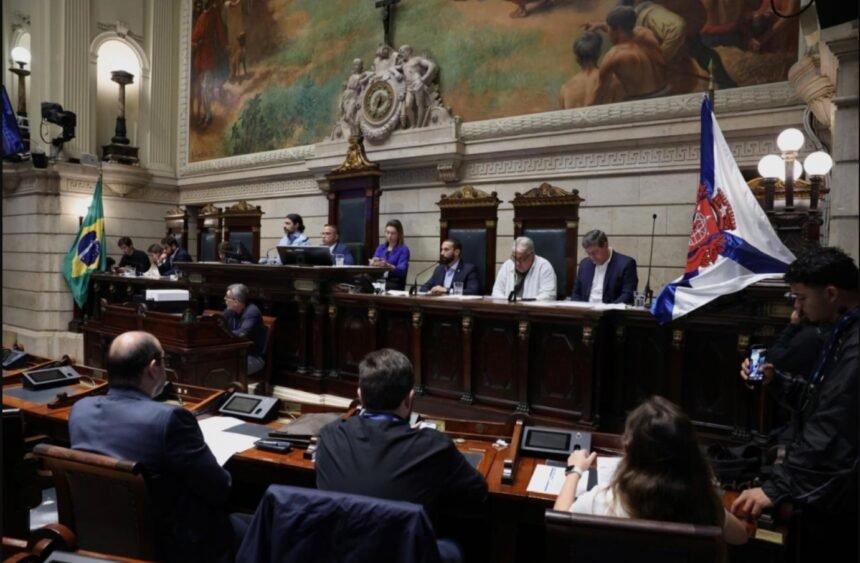 BURACOS, LIXO E OBRAS INACABADAS: vereadores expõem falhas na conservação do Rio em debate da LDO 2027