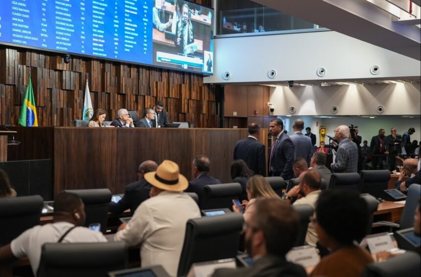 SILÊNCIO CONSTRANGEDOR: esquerda se cala na Alerj sobre fala irresponsável de Lula ao atacar o parlamento fluminense