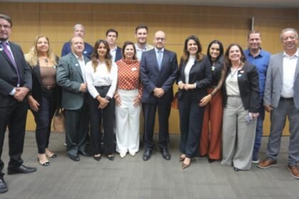 PRESSÃO NO PALÁCIO: prefeitos cobram obras, mas governo evita compromisso