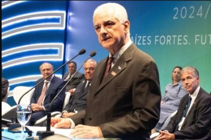 CRESCEU… MAS NÃO DECOLA: PIB avança, mas juros altos e custo Brasil seguem travando o país, diz Firjan