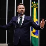 'Uma mágica por outra': deputado propõe mínimo de R$ 100 mil e provoca debate sobre fim da 6x1