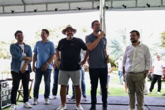 Douglas Ruas cumpre agenda em Tanguá com caminhada, visita a obras e reunião com lideranças