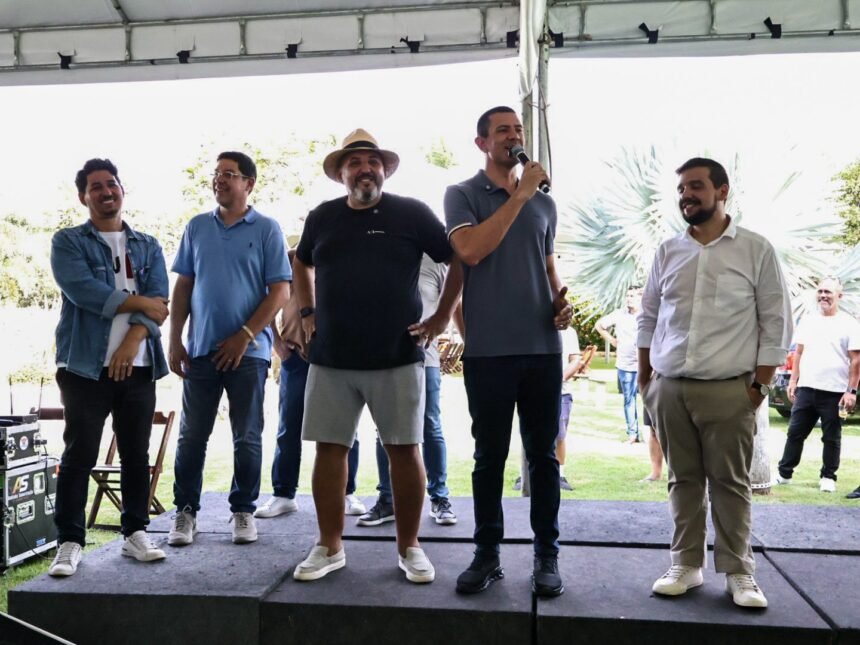 Douglas Ruas cumpre agenda em Tanguá com caminhada, visita a obras e reunião com lideranças