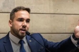 'PRENDE HOJE, SOLTA AMANHÃ': vereador expõe caso de traficante com ficha extensa liberado em 30 dias no Rio