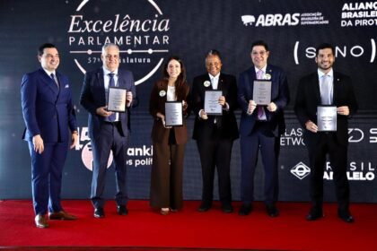 REFERÊNCIA NACIONAL: Altineu Côrtes leva prêmio e segue entre os parlamentares mais bem avaliados