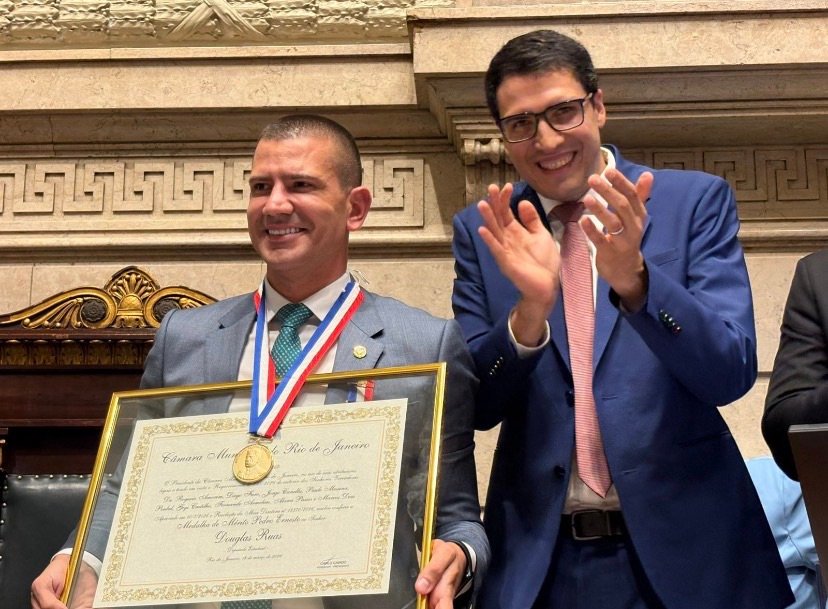 Douglas Ruas recebe Medalha Pedro Ernesto e consolida protagonismo político no Eio