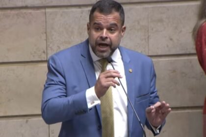 A CASA CAIU? Poubel acusa Soranz de sumir com dinheiro da saúde e vai ao MP