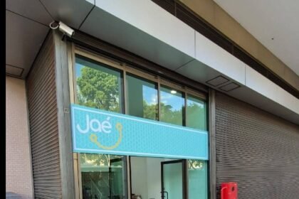 CAOS NO JAÉ: usuário perde a cabeça, ataca posto e agride seguranças ao lado da Prefeitura do Rio