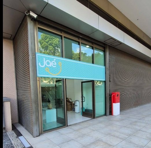 CAOS NO JAÉ: usuário perde a cabeça, ataca posto e agride seguranças ao lado da Prefeitura do Rio