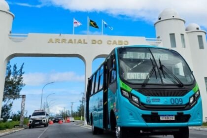 PRESSÃO NAS RUAS: MP cobra ônibus decente e transparência em Arraial do Cabo