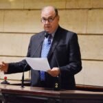 Câmara para e vira palco de louvação a César Maia, aos 81 anos