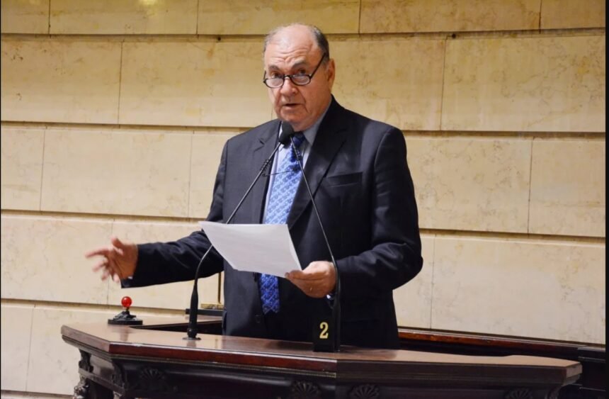 Câmara para e vira palco de louvação a César Maia, aos 81 anos