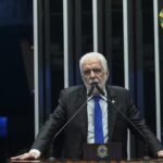 Líder do governo Lula no Senado é alvo da PF na fraude do Banco Master