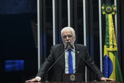 Líder do governo Lula no Senado é alvo da PF na fraude do Banco Master