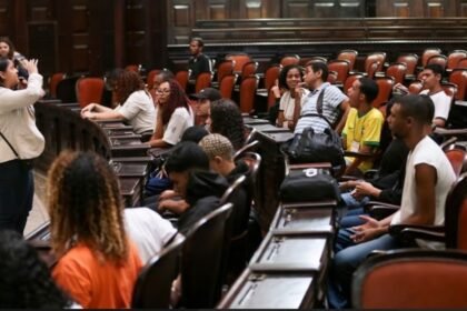Cinema, história e casa cheia: Palácio Tiradentes vira set e sala de aula
