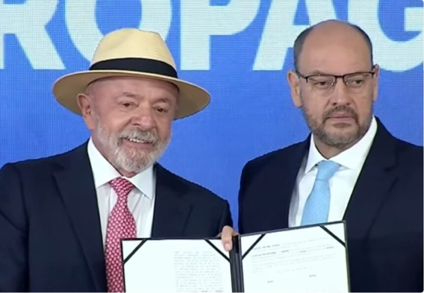 Lula chama governador de ‘interventor’ e oposição ironiza