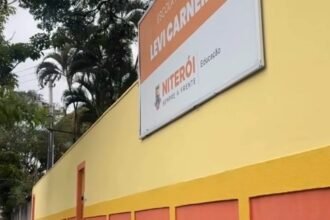 Escola de Niterói vira improviso: pais na portaria e autistas sem professores de apoio