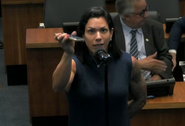 'Culpa é da vítima?' Índia Armelau detona Lula na Alerj após fala sobre roubo de celular