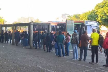 Rio para de novo: trabalhador fica a pé enquanto a crise do transporte vira rotina na capital