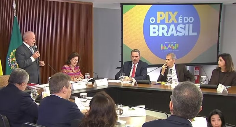 TARIFAÇO, XINGAMENTO E TRAIÇÃO: Lula parte pro ataque contra Trump e Flávio após ofensiva dos EUA