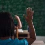 GUERRA NA SALA DE AULA: projeto libera pais para tirar filhos de aulas sobre identidade de gênero