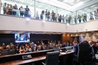 Alerj aprova adicional para servidores e evita que projeto fique para depois do recesso