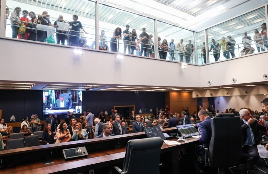 Alerj aprova adicional para servidores e evita que projeto fique para depois do recesso