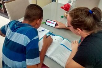 PAIS FAZEM PRESSÃO: ensino em casa entra na pauta da Câmara e cobrança por regras ganha força