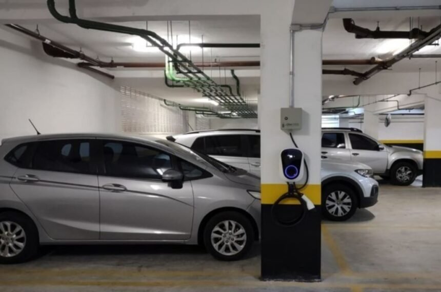 CARRO ELÉTRICO NO PRÉDIO? Nova lei quer garantir direito de instalar carregador em condomínios