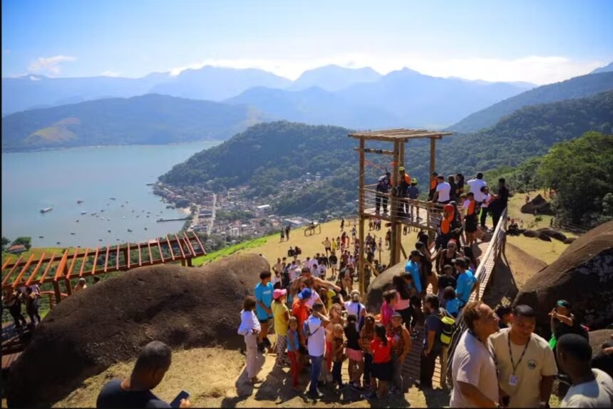 DE GRAÇA E COM VISTA DE TIRAR O FÔLEGO: Mangaratiba abre parque com tirolesa e mirante