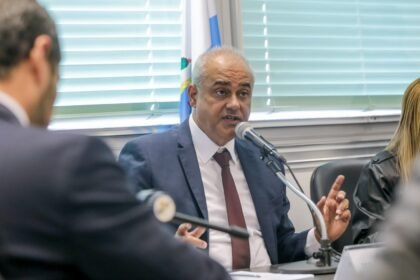 ORÇAMENTO 'MAQUIADO'? Alerj quer frear gastos e expor contratos no RJ