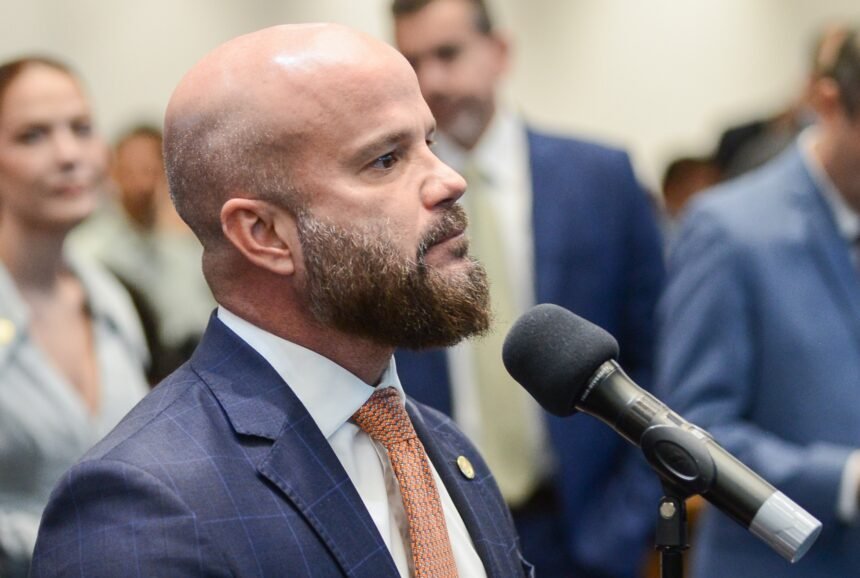 GRAVIDEZ EM PRESÍDIO FEMININO? Deputado Renan Jordy cobra respostas
