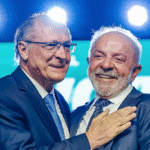 'Com o Alckmin eu durmo tranquilo: Lula exalta lealdade de antigo rival em convenção do PSB