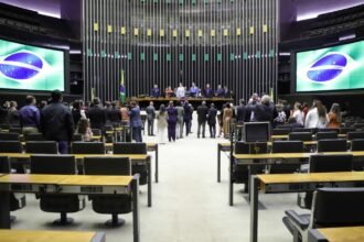 PT e União perdem cadeiras em Brasília; PL e Republicanos ganham reforço e disputa vai parar na Justiça