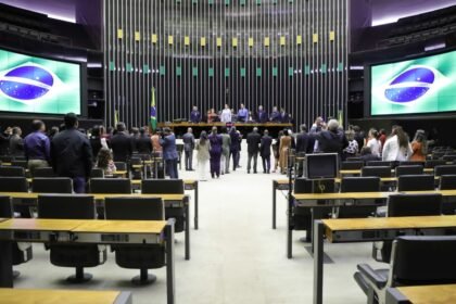 PT e União perdem cadeiras em Brasília; PL e Republicanos ganham reforço e disputa vai parar na Justiça