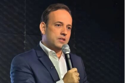 Quase meio milhão antes da campanha: André Português atropela rivais nos gastos com anúncios nas redes