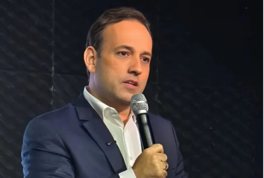 Quase meio milhão antes da campanha: André Português atropela rivais nos gastos com anúncios nas redes