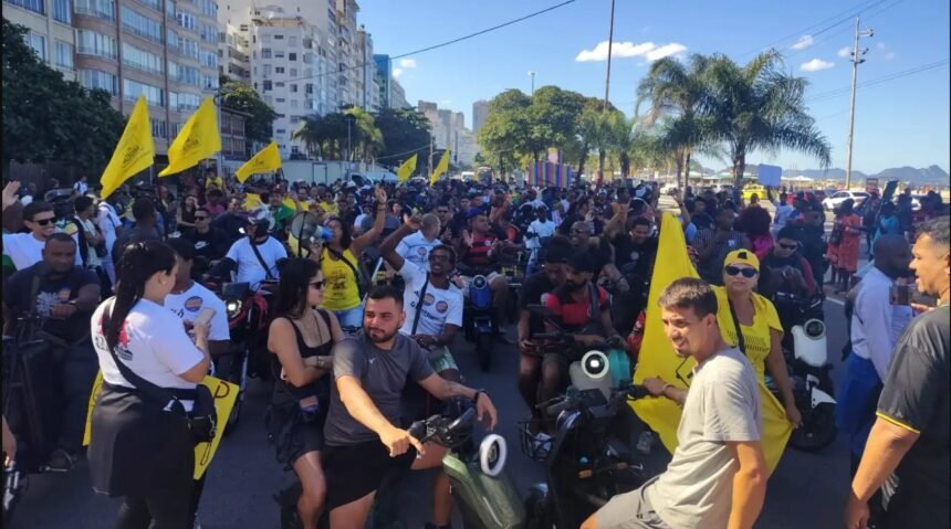 'Trabalhador não é bandido!': camelôs protestam contra Tolerância Zero e acusam Prefeitura de travar licenças