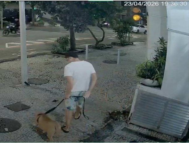 Homem é procurado por matar o próprio cachorro afogado em Copacabana; veja o vídeo