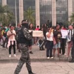 MP investiga, Câmara pressiona e ambulantes enfrentam Prefeitura: protesto termina com spray de pimenta no Rio